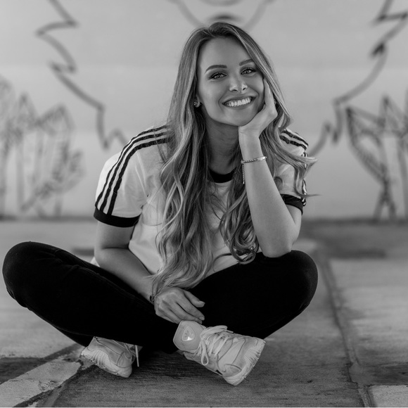 Meet your Posher, Alexis - Picture 1 of 1